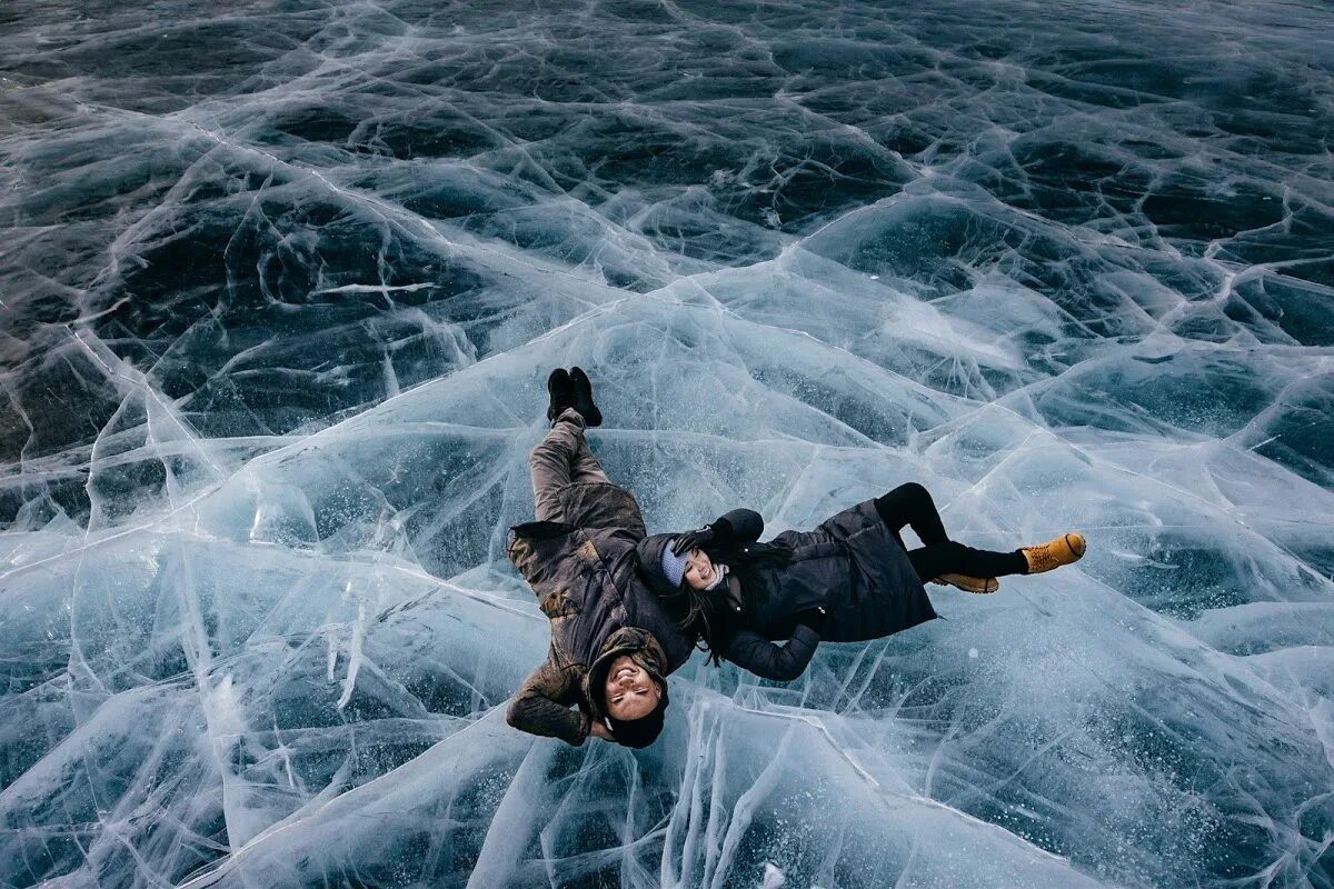 Фотосессия на льду. Фотосессия на Байкале зимой. Свадебная фотосессия на Байкале зимой. Фотосессия на льду озера. Песня за тобой пойду по тонкому льду