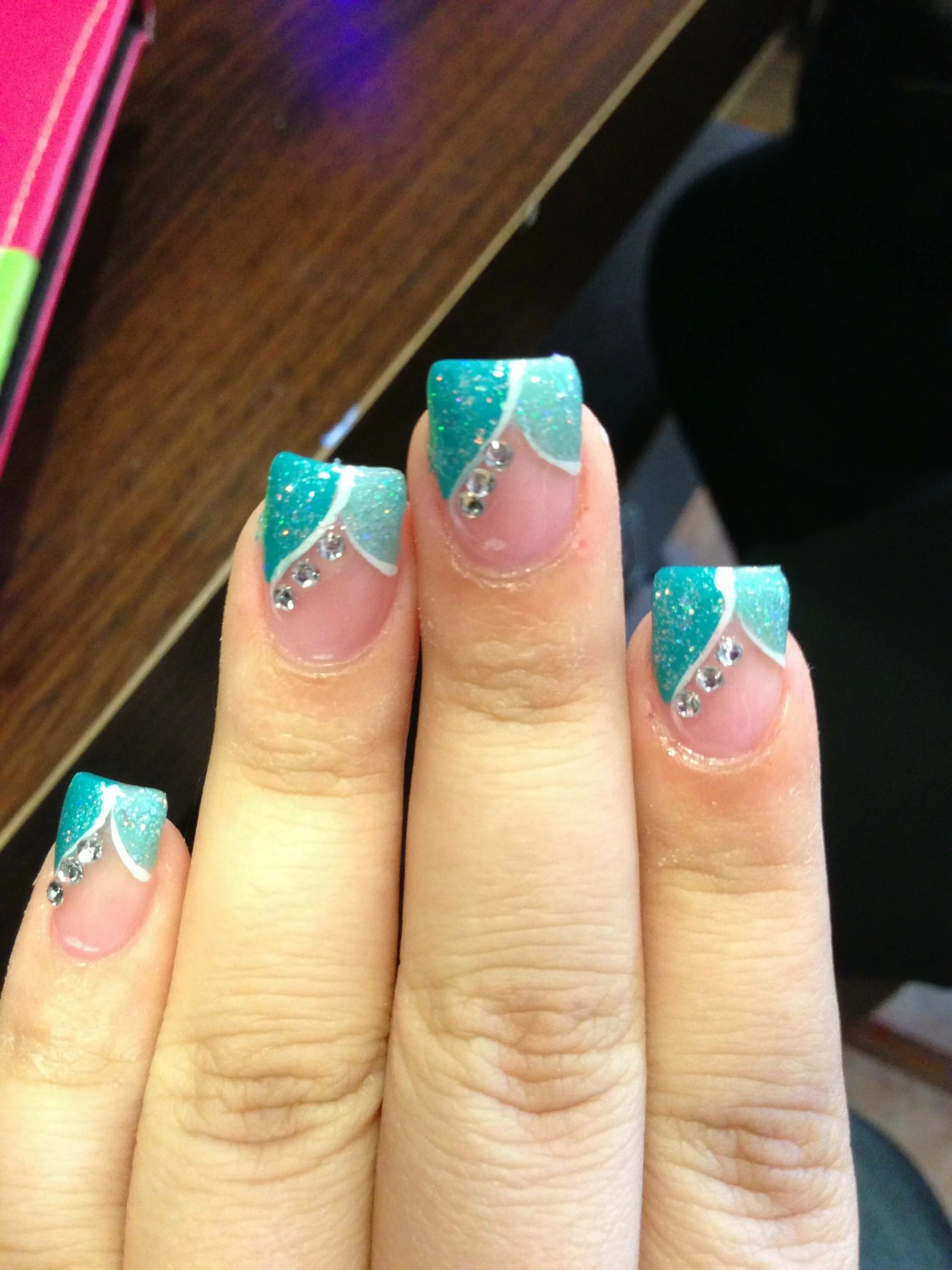 бирюзовый френч на ногтях. бирюзовый френч на ногтях. бирюзовый френч на ногтях. бирюзовый френч миндаль. красивый бирюзовый френч.