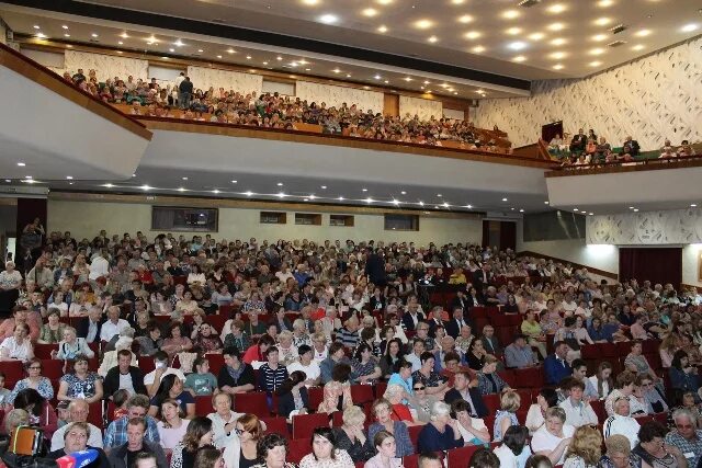 Сайт дкит тольятти. Дворец культуры Тольятти. Тольятти ДК Тольятти концертный зал. Дворец культуры Тольятти зал.