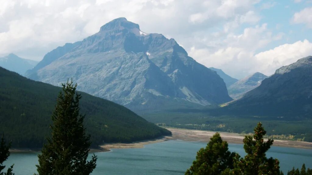 Наивысшей точкой северной америки является. Логан Канада. Гора Логан. Гора Логан высочайшая точка Канады. Самая высокая гора Канады Логан.