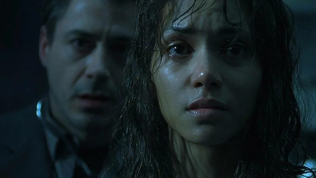 Триллеры психологические с высоким. Готика Gothika (2003). См фильм Готика 2003. Холли Берри Готика. Роберт Дауни Готика.