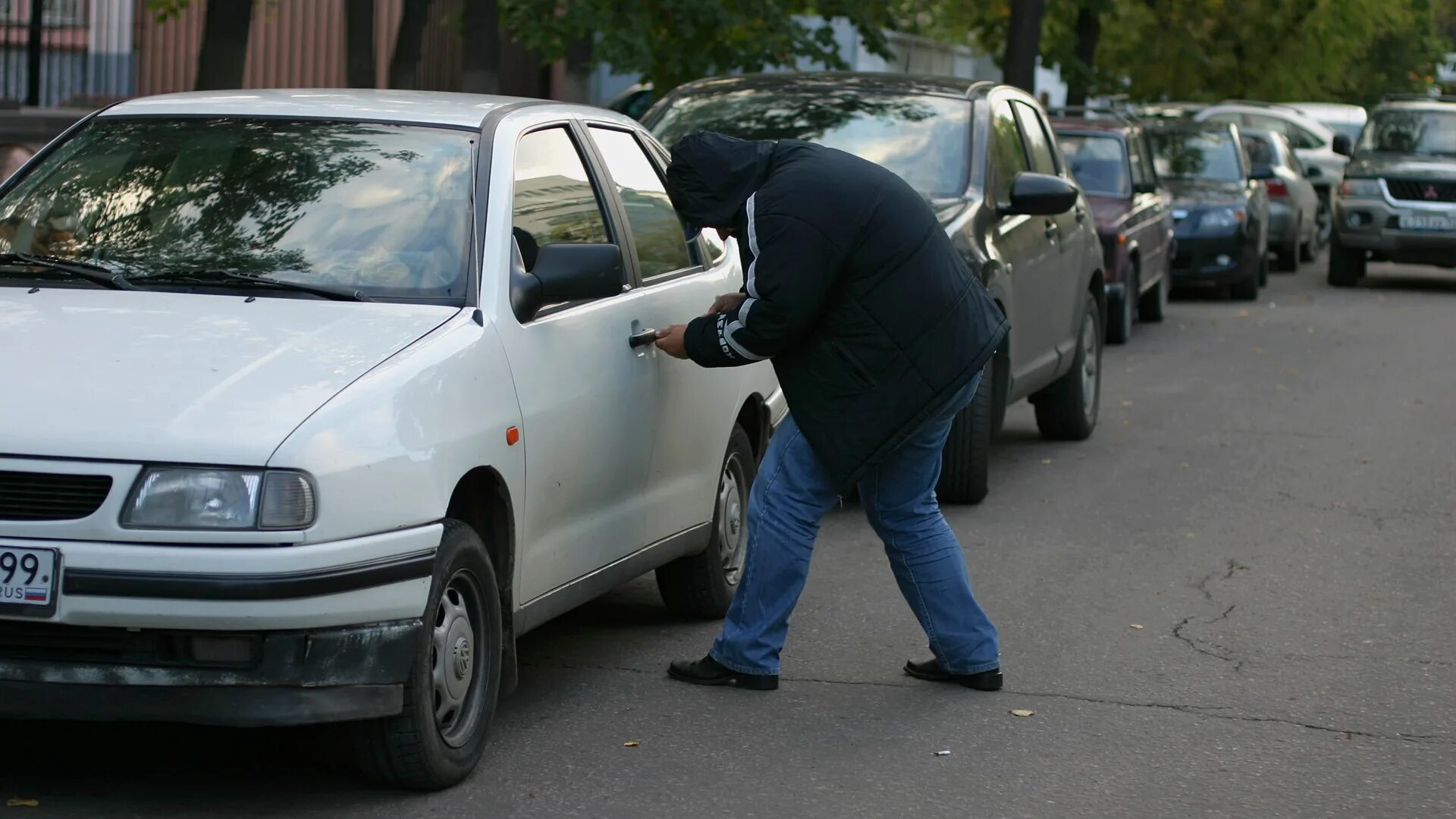 Угон машины. Угнал автомобиль. Кража машины. Машина преступника. Понравившийся автомобиль