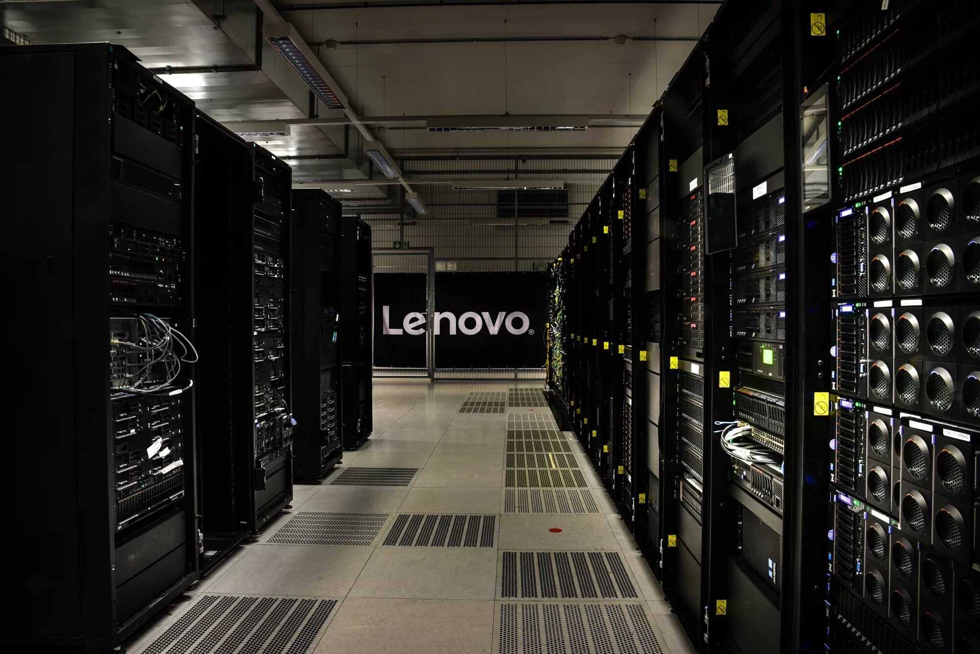 Чтобы сервер был виден. Сервер леново. Суперкомпьютер Ломоносов. Lenovo data Center. Суперкомпьютер МГУ Ломоносов-2.