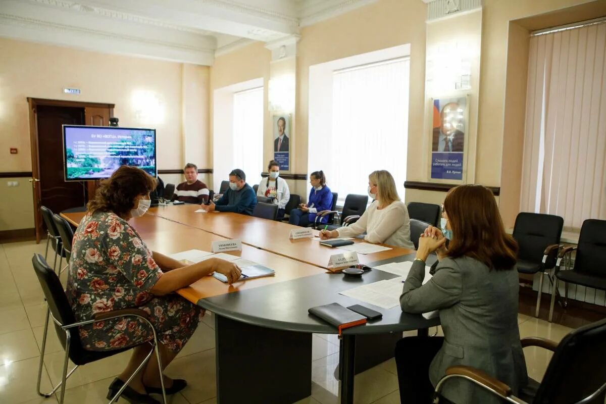 Железнодорожный пенсионный фонд воронеж телефон. Прием граждан в пенсионном фонде. Ер Воронеж. Единая Россия Воронеж депутаты. Воронежский областной фонд социальной поддержки населения.