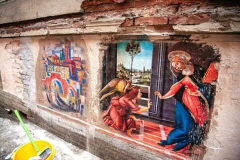 Галерея в переулке