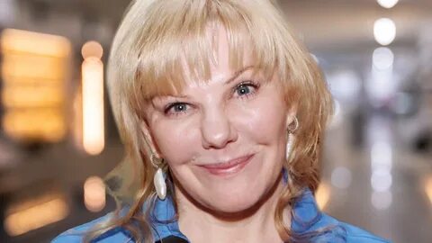 Film: Qizning qinini kop erkaklar yalab olishadi