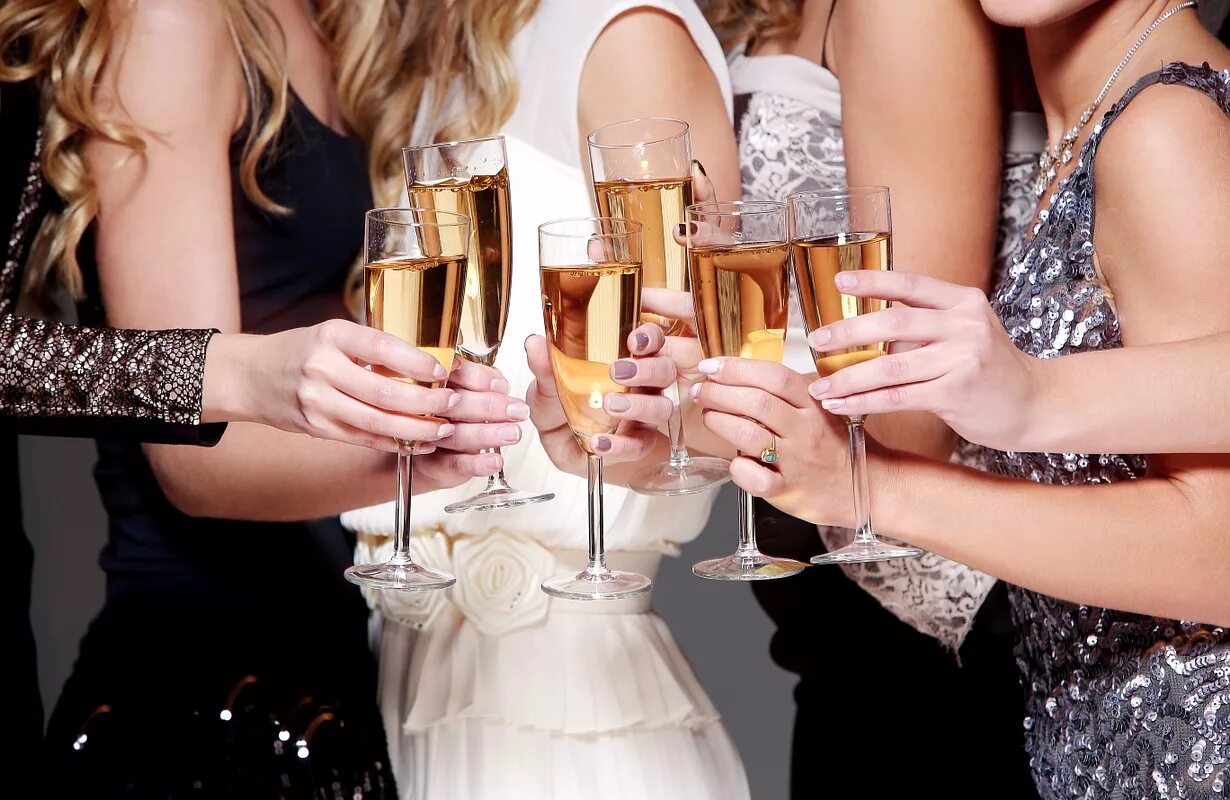 к чему снится шампанское в бутылке женщине. подружки с шампанским.