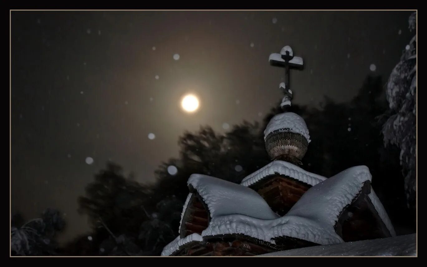 Рождественский молчание. Крещенская ночь. Церковь в снегу ночью. Часовня ночью. Рождество ночь храм.