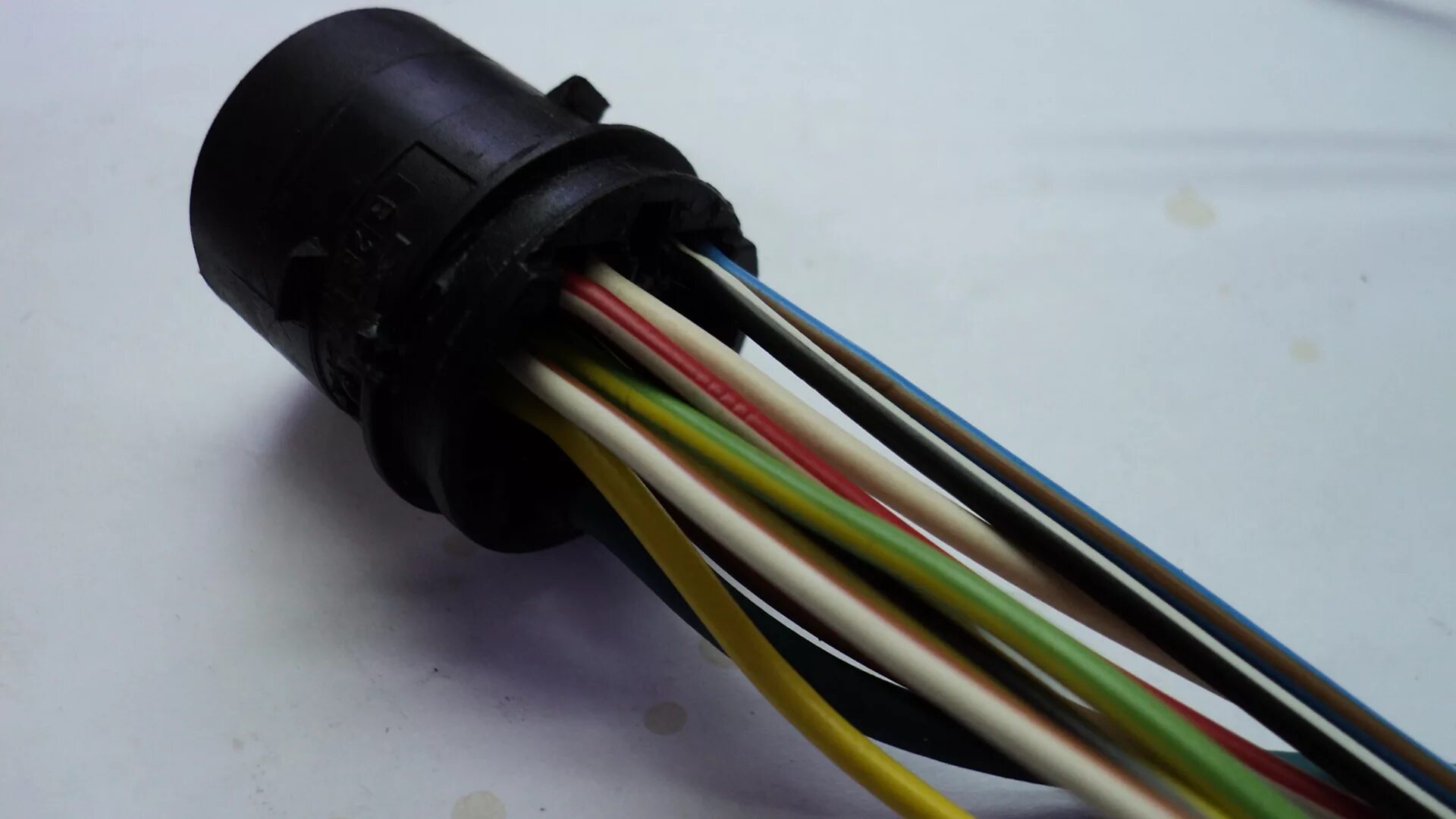 Штекера на двери. Штекера на двери. Ремкомплект проводка opel astra h. Дверной разъем vw tiguan. Opel astra h ремкомплект проводки задней двери.