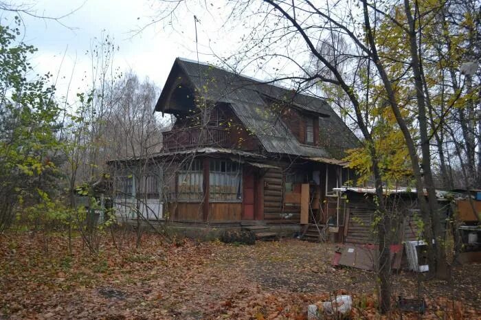 Северная салтовка. Салтыковка Балашихинский район угловая. Балашиха Салтыковка ул угловая 8. Заброшенные дома в Салтыковке. Салтыковка коттедж.