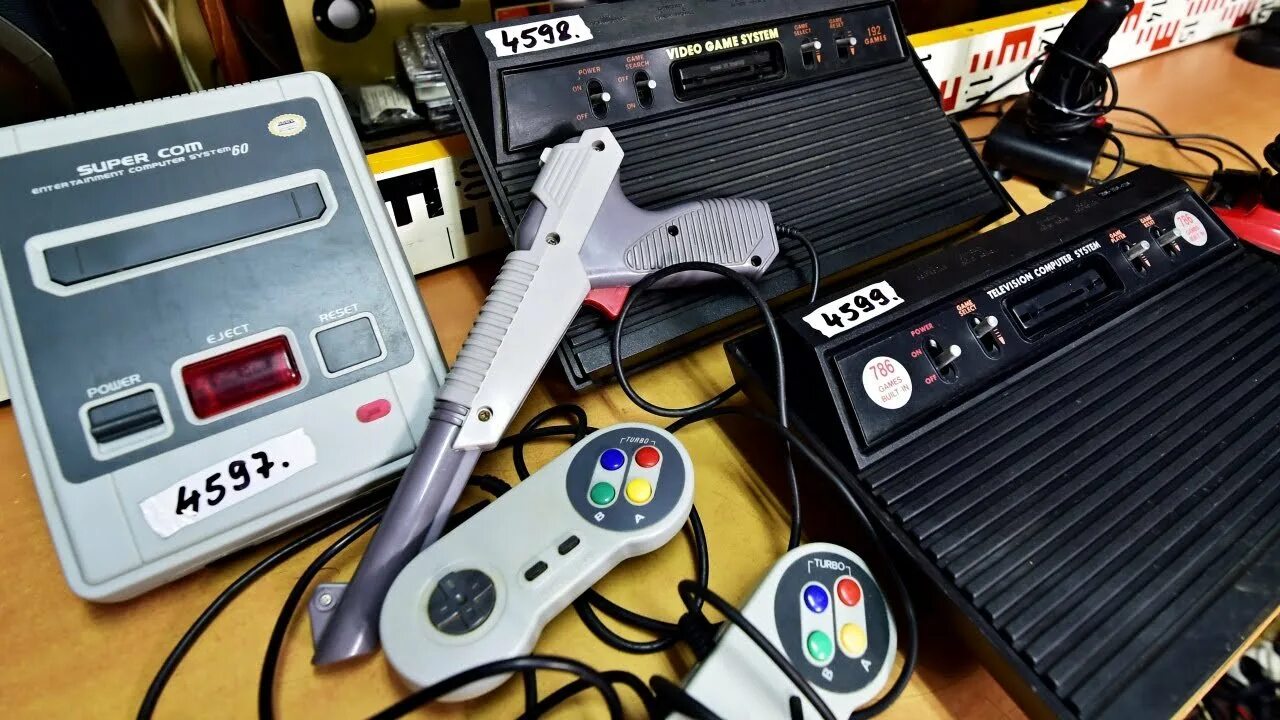 Раздача приставка. Atari приставка. игровая приставка dendy 8-бит 90 super. атари комп 90. корейские игровые приставки.