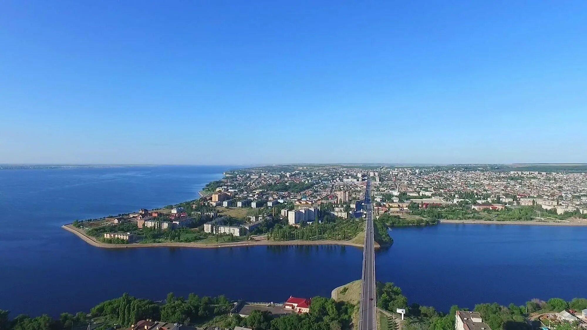 Набережная камышин волгоградская область. Река волга камышин. Река камышинка волгоградская область камышин. Город камышин волгоградская область бородинский мост. Река волга камышин.