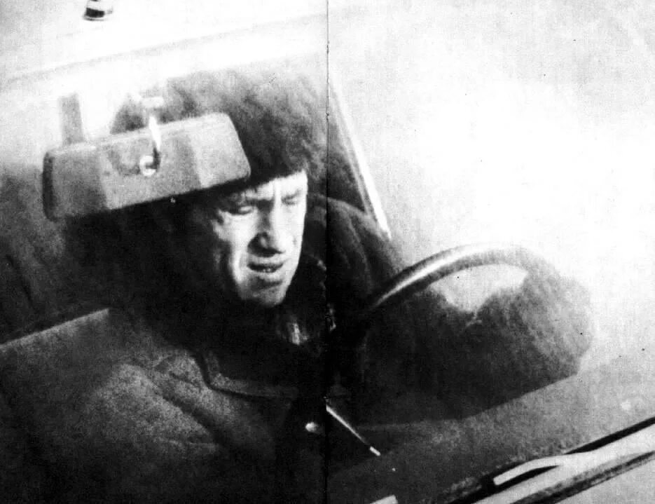 Два автомобиля песня высоцкого. Владимир высоцкий винил. Владимир высоцкий «владимир высоцкий. Высоцкий владимир семёнович. Баллада о детстве владимир высоцкий.