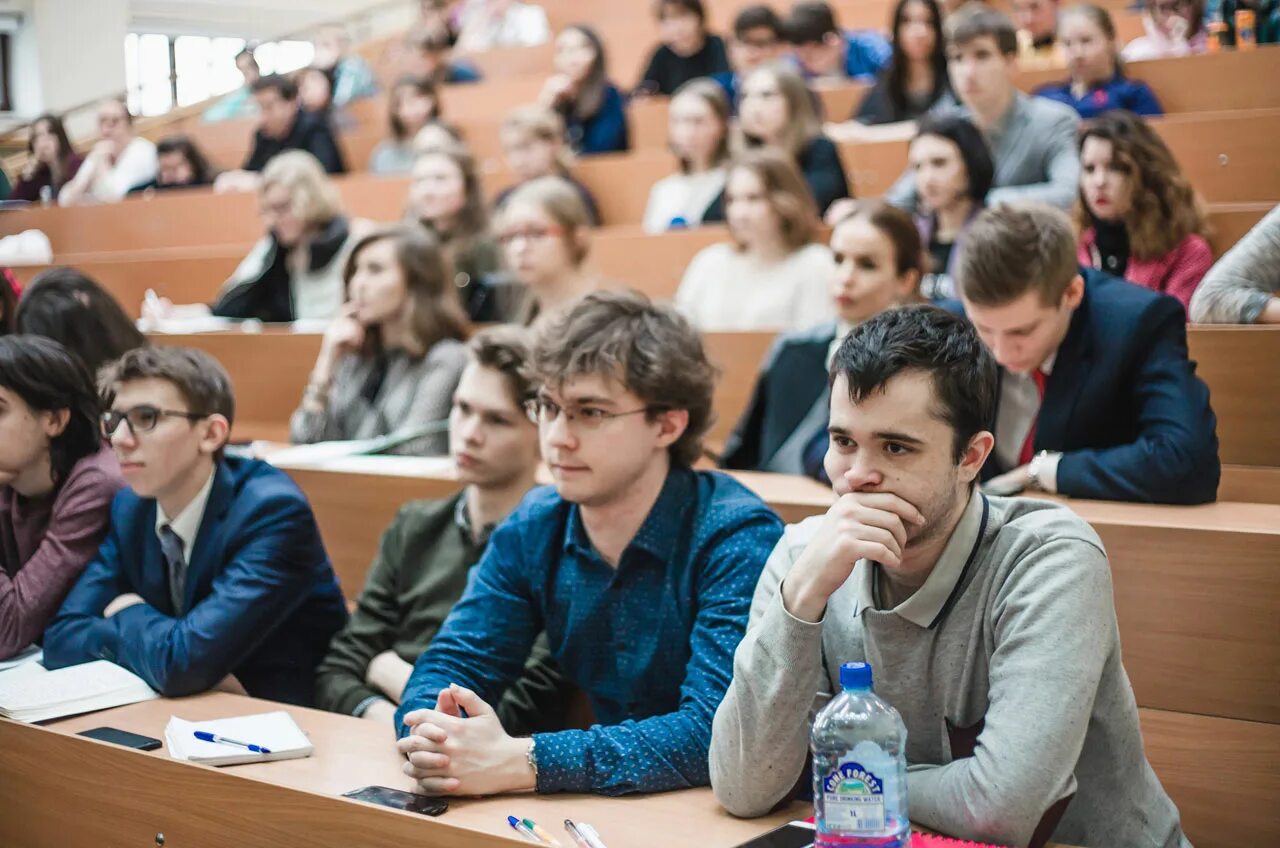 Мгу возраст. Физфак МГУ аудитории. Истфак МГУ аудитория. 16124 Аудитория МГУ. Аудитории МГУ Губкина.