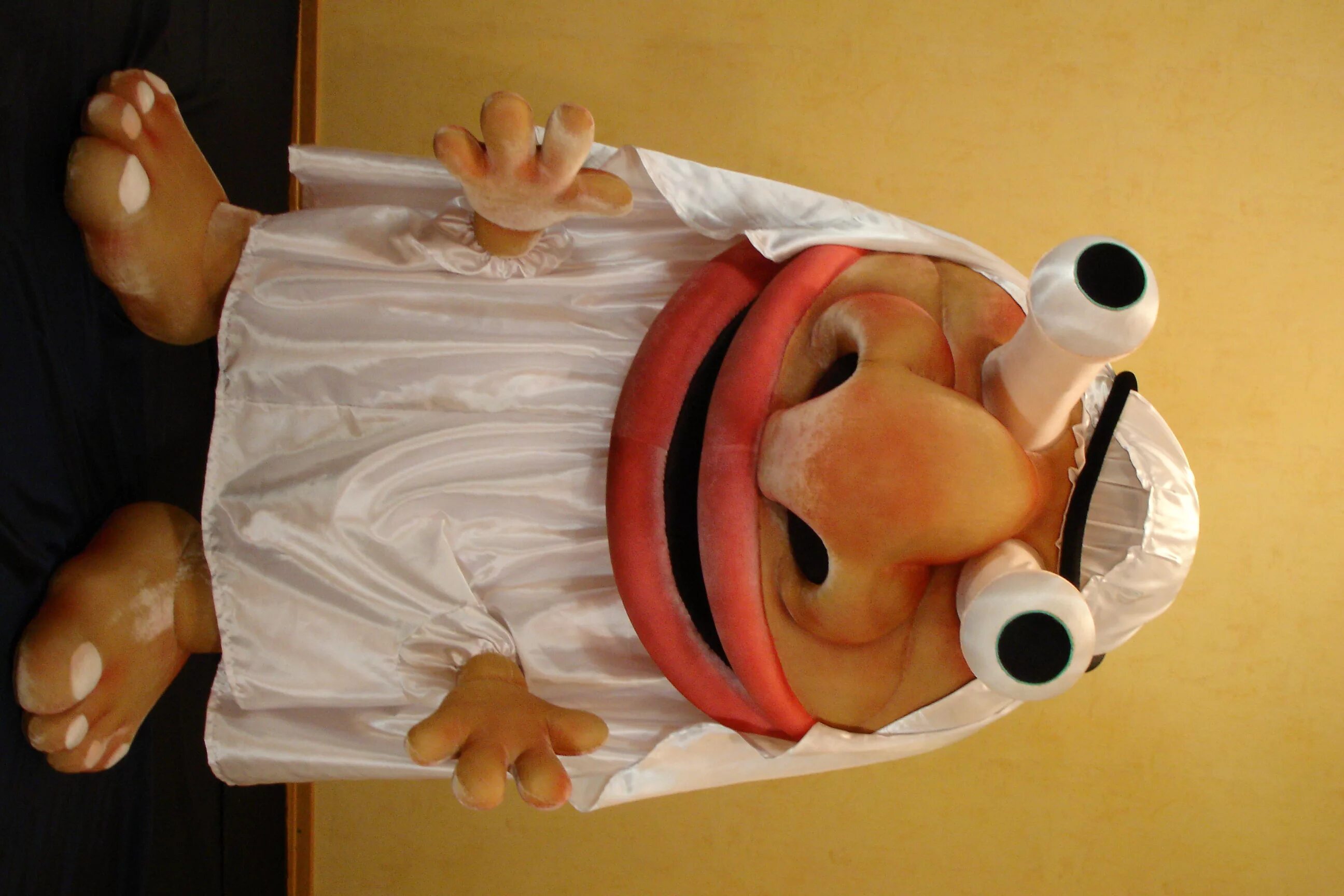 Crazy frog костюм. ростовые куклы. ростовой костюм свиньи. ростовая кукла на улице. ростовые куклы пришелец.