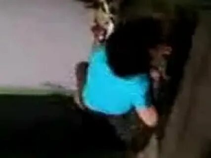 Снимаю на камеру пьяную подругу