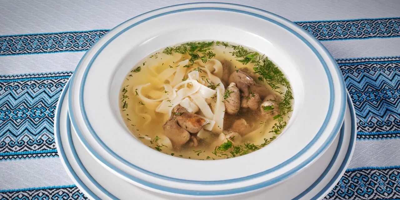 Куриная лапша с потрошками. Суп с потрошками. юшка с куриными потрошками в мультиварке.