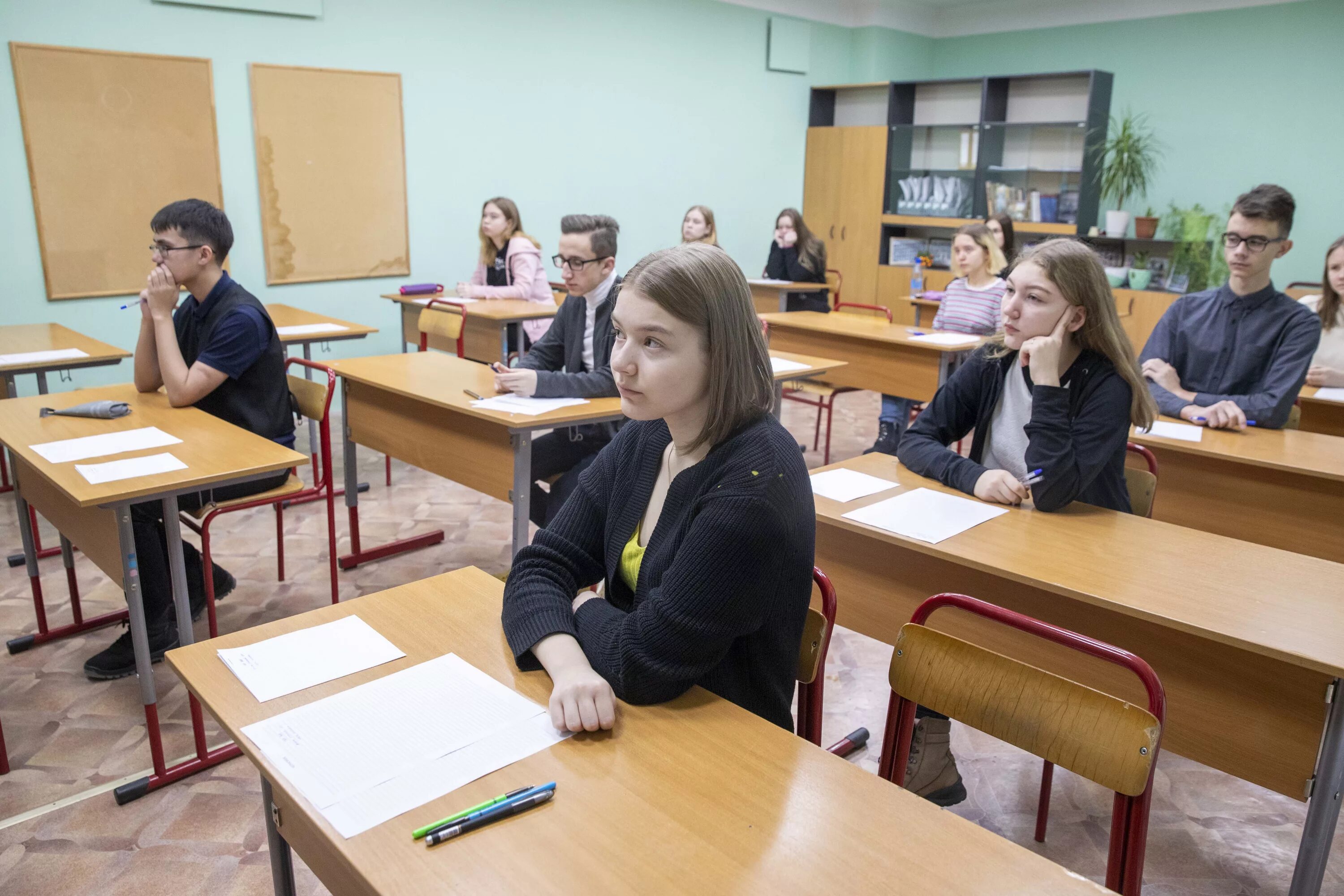 Экзамены в школе. Школа ЕГЭ. Школьники на ЕГЭ. Школьники в школе экзамены.