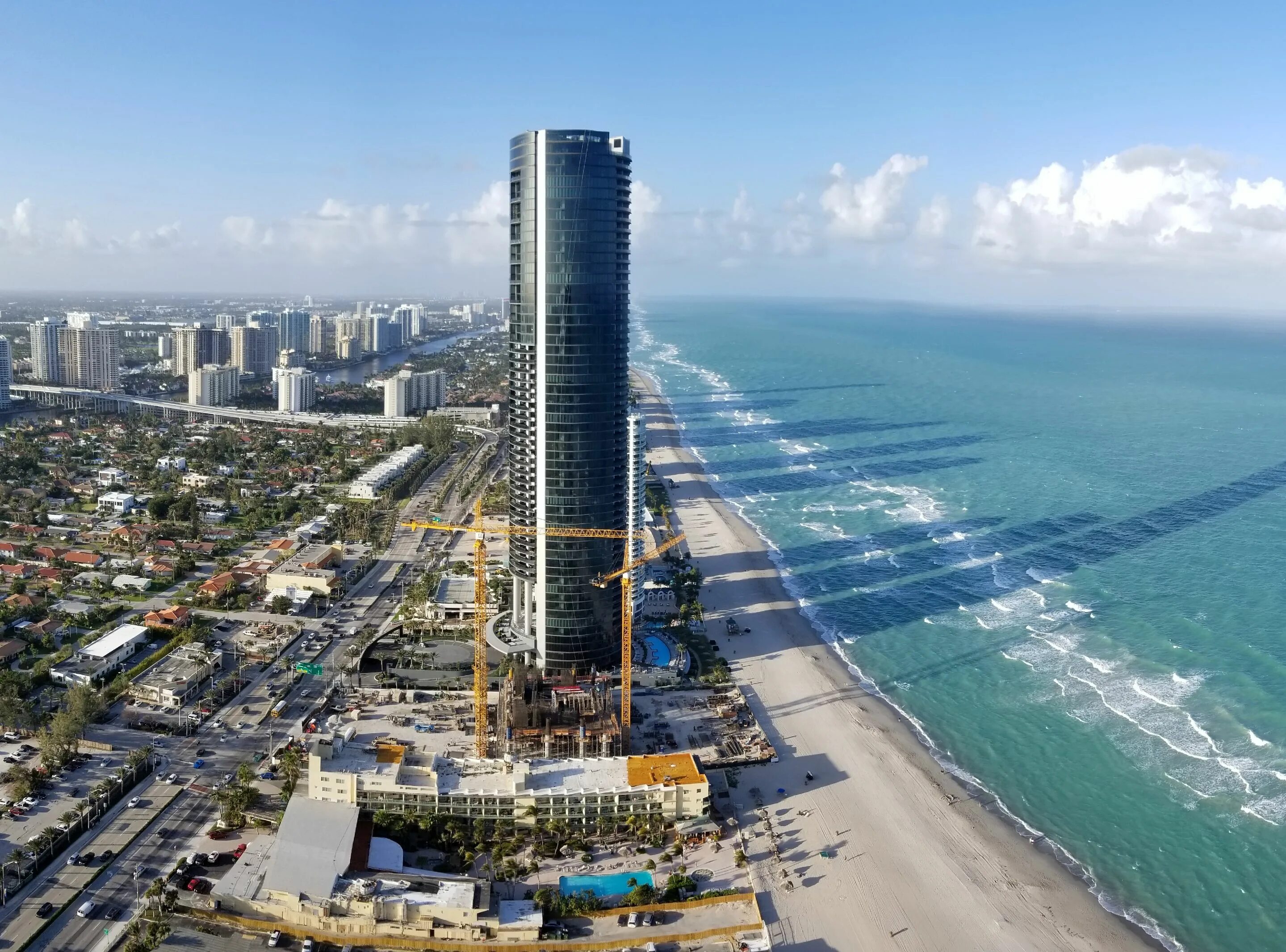 Дом порше в майами. Porsche design tower в майами. Порше тауэр майами. Дом порше в майами. Башня порше.