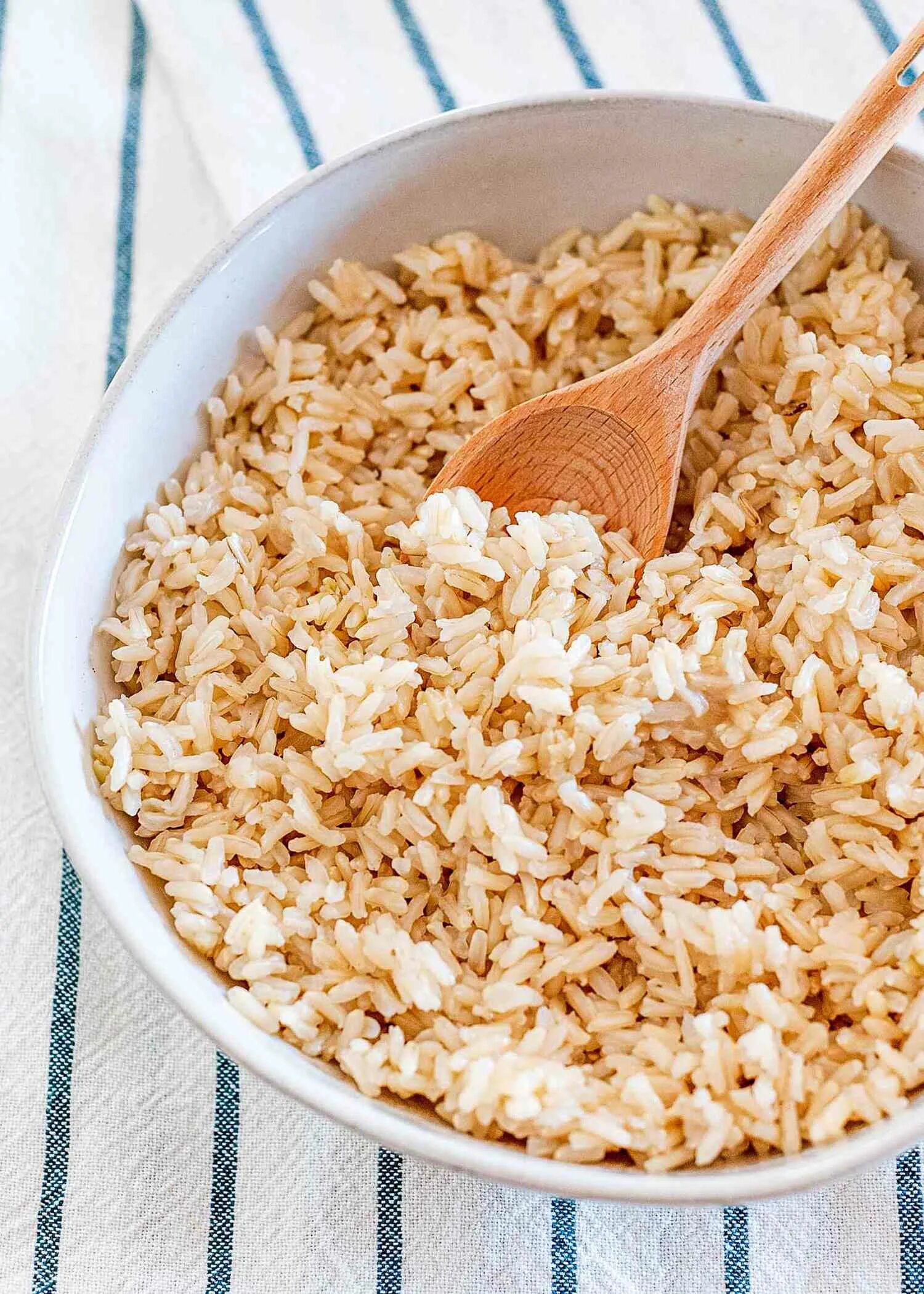 Как приготовить белый рис. Brown rice. рис бурый нешелушеный. бурый неочищенный рис. рис акрамджан.