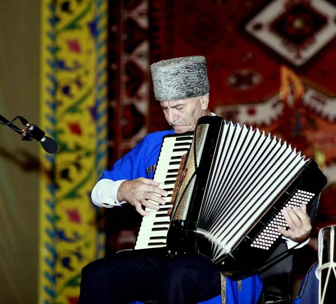 Дагестанцы поют песни