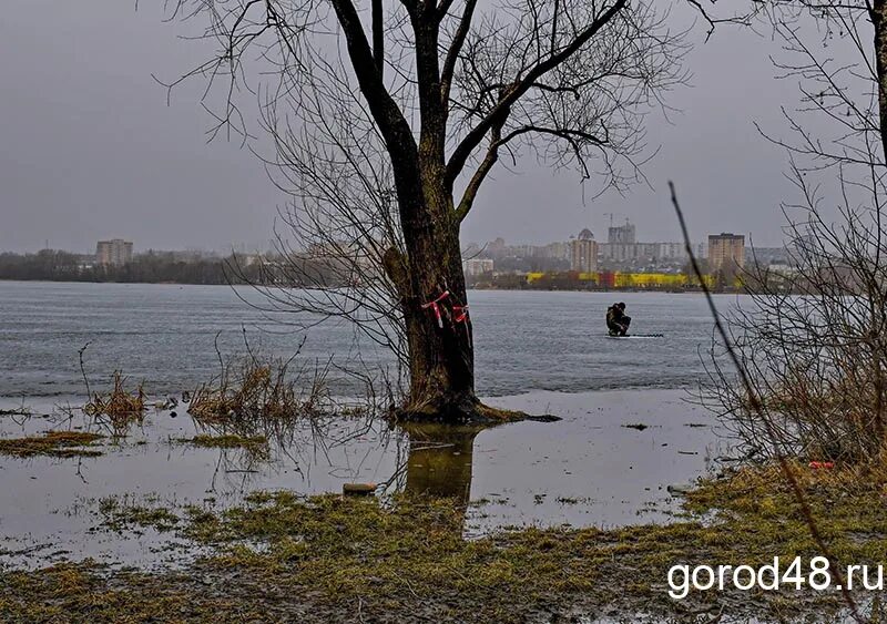 Максимальный уровень реки. Река Воронеж в Липецке. Половодье Воронеж. Половодье Воронеж 2023. Липецк река Воронеж набережная.