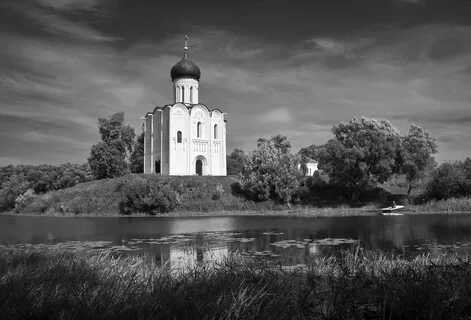 Белый храм на реке