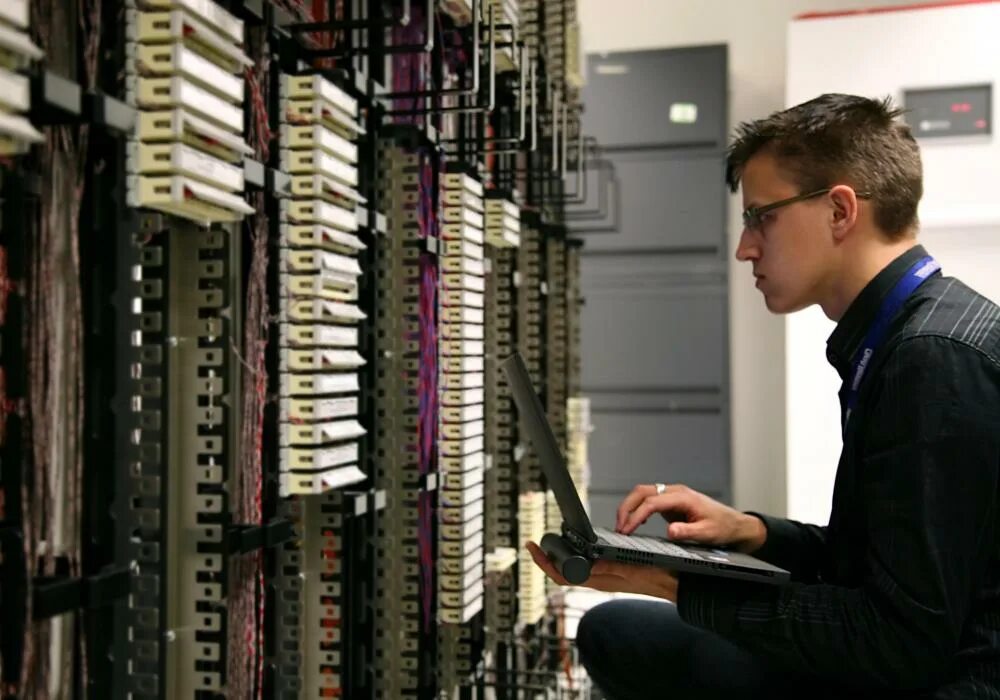 Администрирование информационных систем работа. Системный администратор. it специалист. системное администрирование и информационные технологии. администрирование серверов.