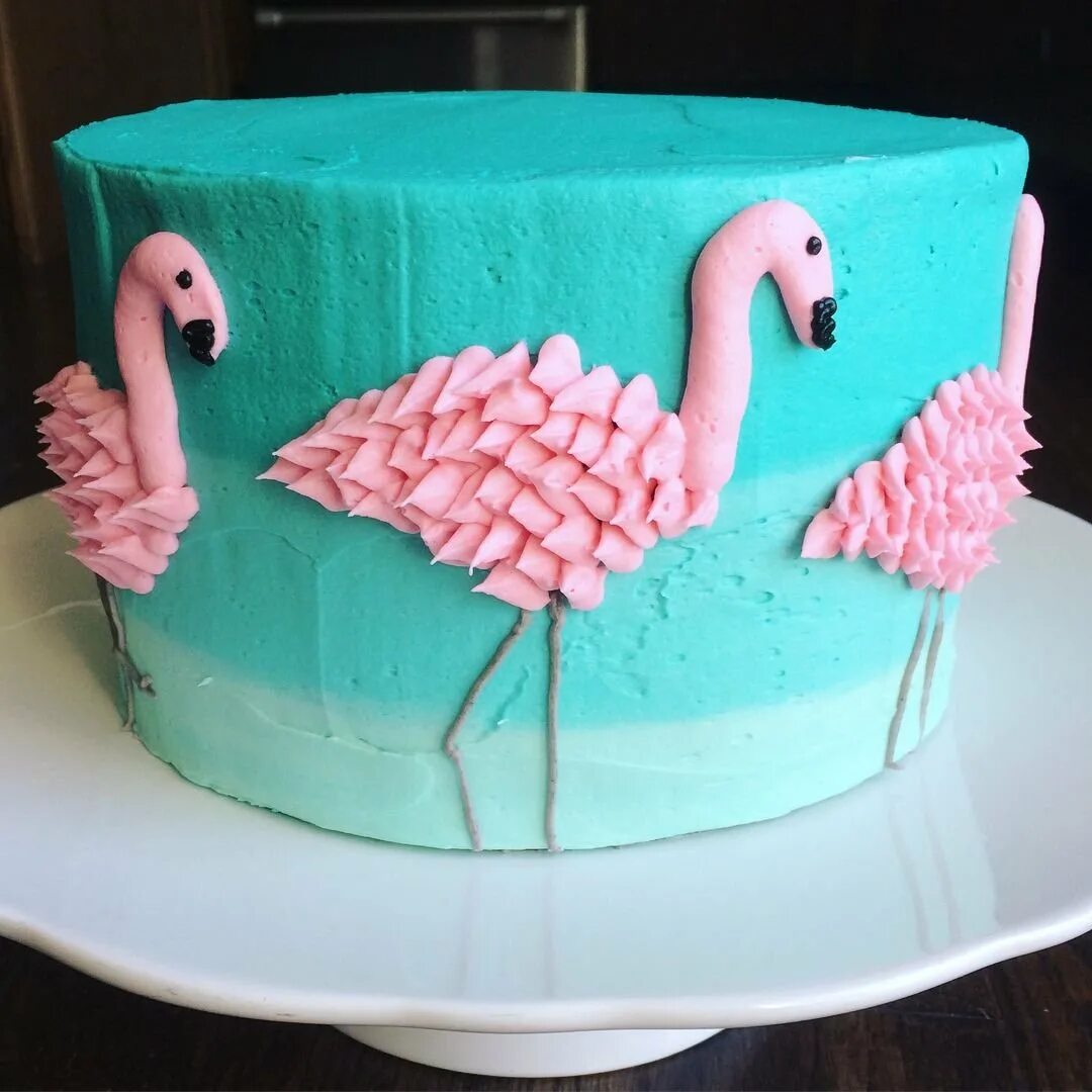 Торт фламинго. Торт розовый Фламинго. Декор торта с Фламинго. Фламинго кремом на торте. Торт Фламинго кремовый.