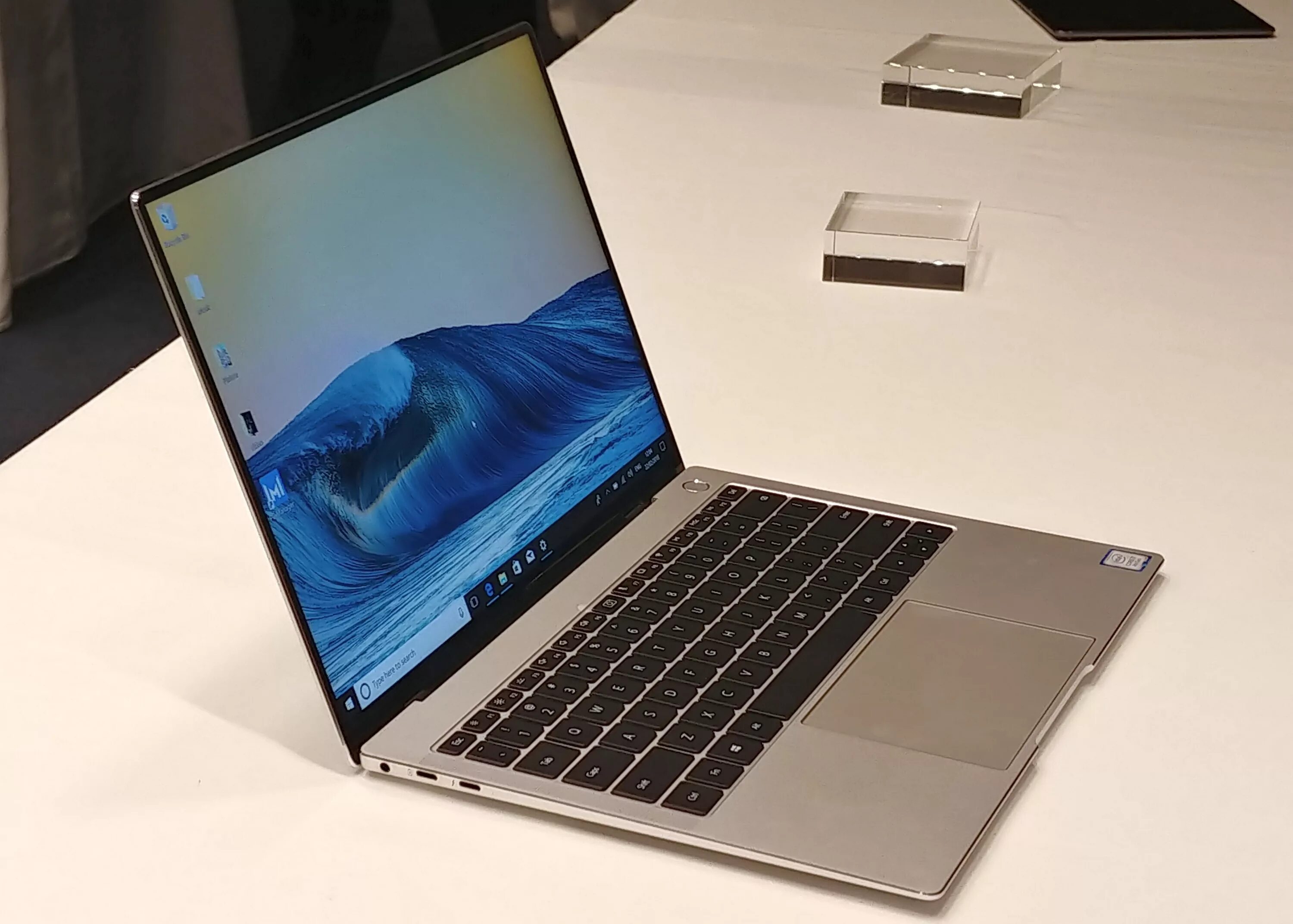 Huawei matebook видеокарта. Хуавей MATEBOOK X Pro. Huawei MATEBOOK X Pro 2018. Huawei MATEBOOK X Pro 2019. Huawei MATEBOOK X 2018.