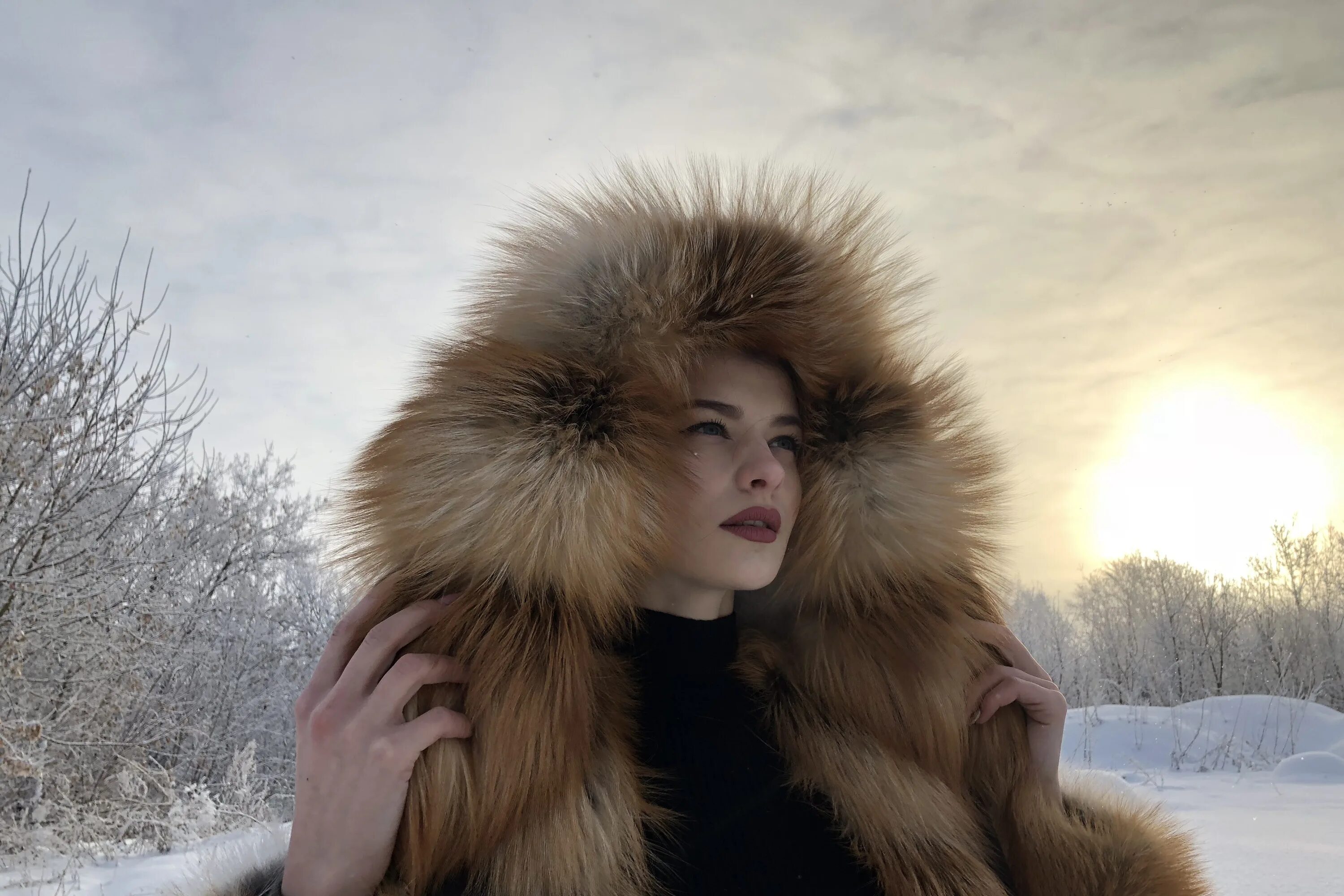 Re look furs boutique. джинсовая парка с мехом. рианна в шубе. мех летом. лорен жаффрей мех.