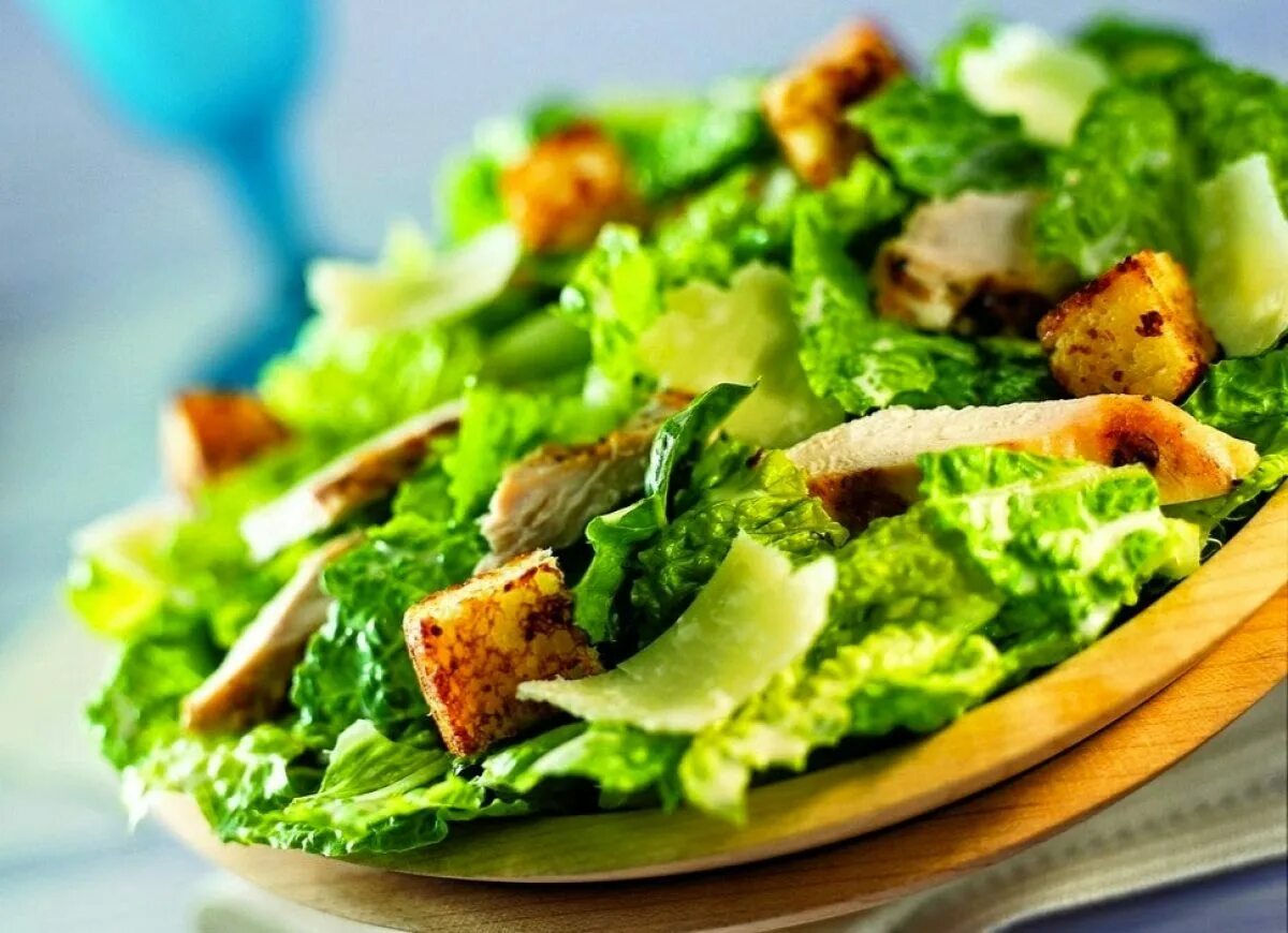 Caesar Salad. Фитнес салат с куриной грудкой. Healthy salad