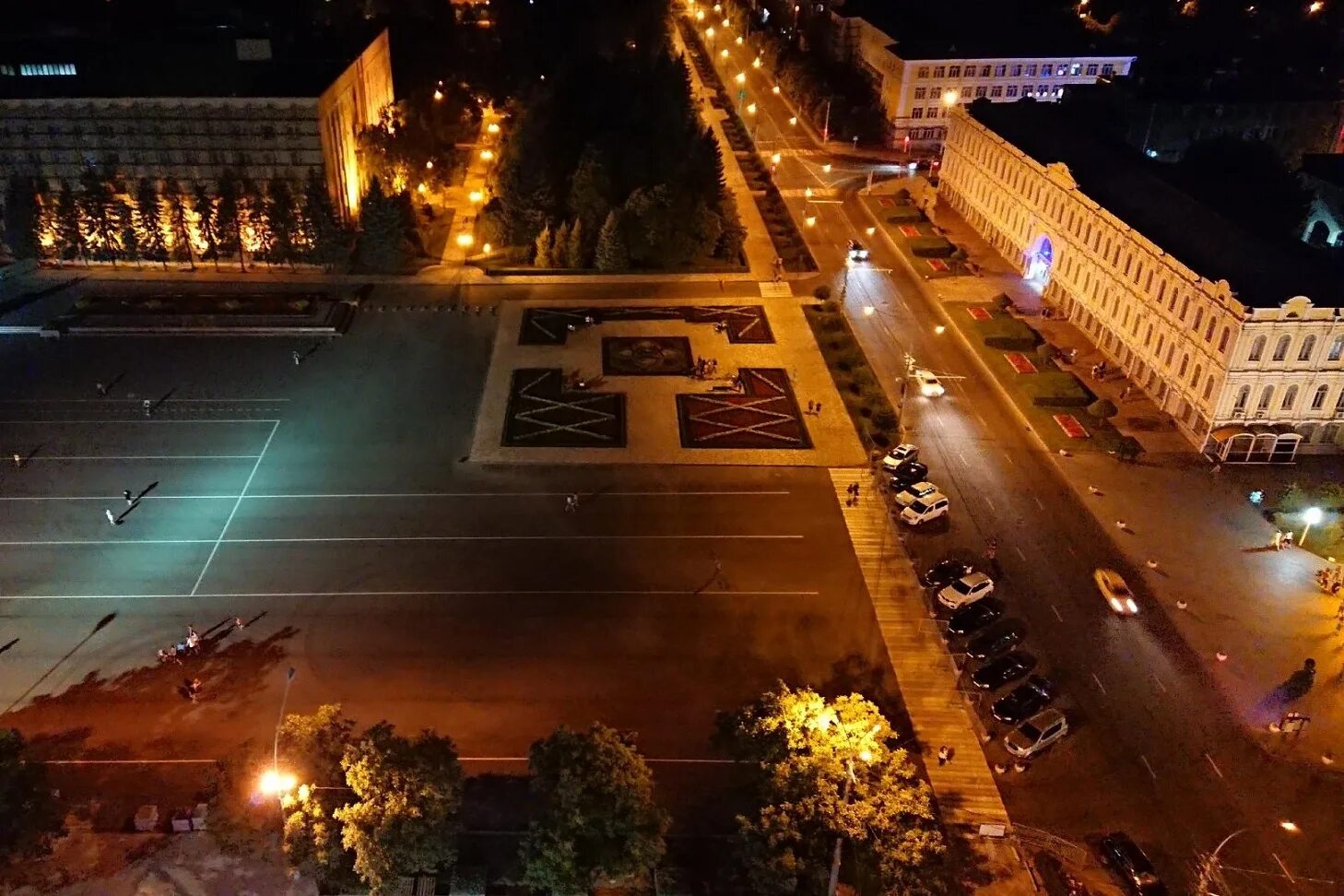 Ставрополь пл ленина. Площадь ленина ставрополь. ставрополь центральная площадь. ставрополь площадь ленина ночью. площадь ленина ставрополь улица.