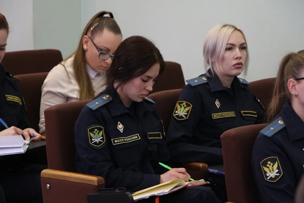 Судебный пристав исполнитель фото. Служба фссп. Сотрудник судебных приставов. Судебный пристав исполнитель. Пристав.