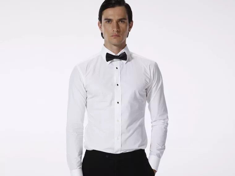 Белая рубашка с черными пуговицами мужская. Белая рубашка с черными пуговицами. Белая хлопковая рубашка мужская. Рубашка белая с черным.
