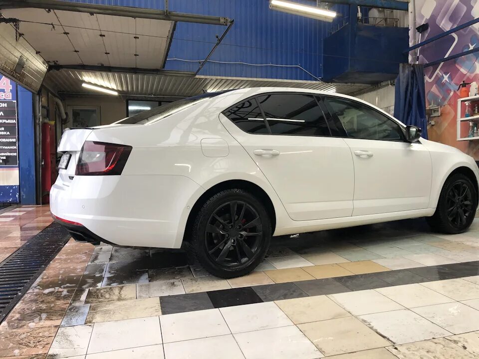 Octavia a7 тюнинг. Skoda octavia a7 white. octavia a7 vrs. skoda octavia a7 tuning белая. skoda octavia a7 черные колеса.