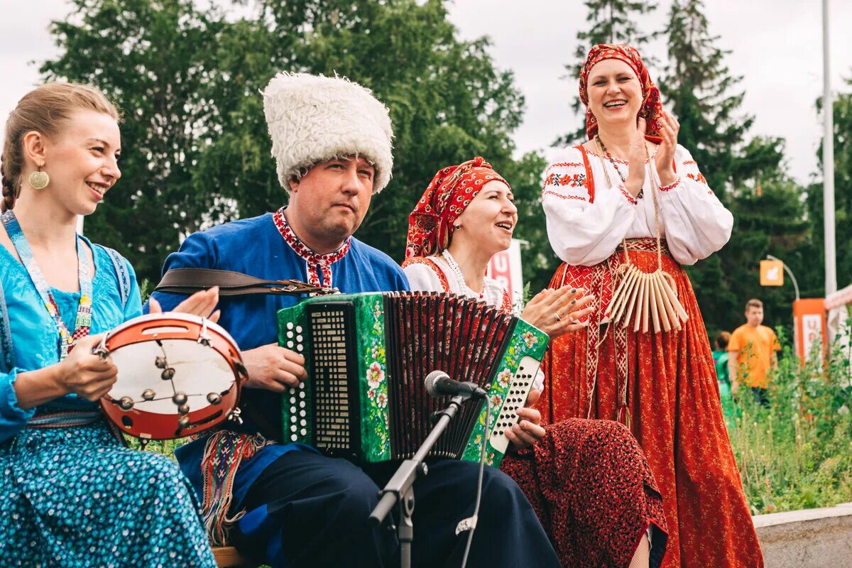 Фольклорные песни слушать. Фольклор. Фольклор русского народа. Русский народный фольклор. Народные традиции фольклор.