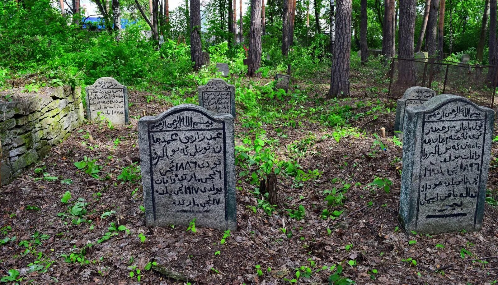 Можно ли посещать кладбище в исламе. Татарское кладбище в Москве. Мусульманское кладбище в Москве. Даниловское мусульманское кладбище. Мусульманское кладбище на Тульской.