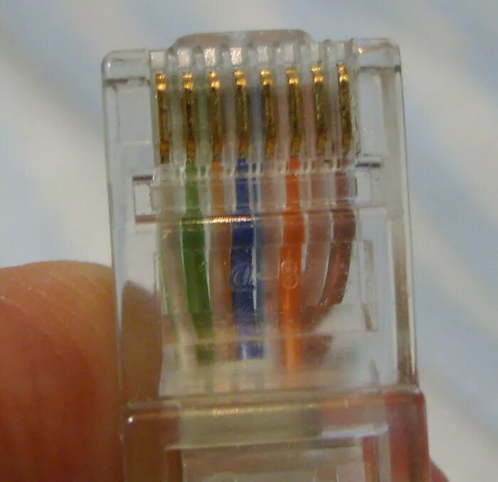 Обжим кабеля rj45 4 жилы. Обжимка витой пары RJ 45 4 жилы. Витая пара обжимка 4 проводов. Обжать коннектор RJ-45 4 жилы.