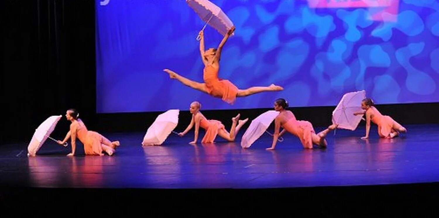 Dance moms участницы. мамы в танце 2 9. мамы в танце 4 сезон 1 серия. сериал dance moms. мамы в танце 2 9.