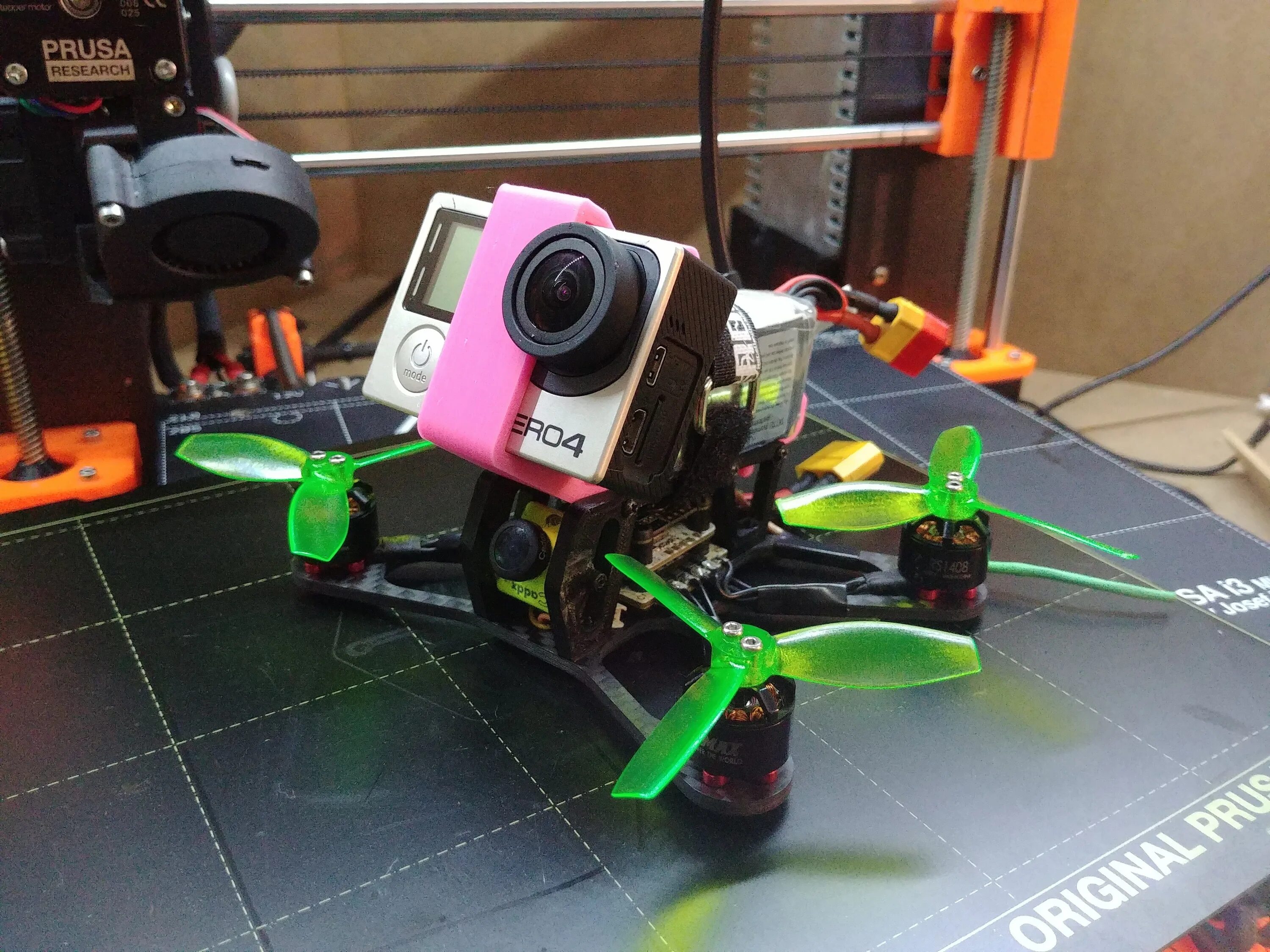 Fpv gopro. Fpv drone go pro. fpv дрон с креплением для gopro. на дешевый дрон гопро. gopro wakemount stl.
