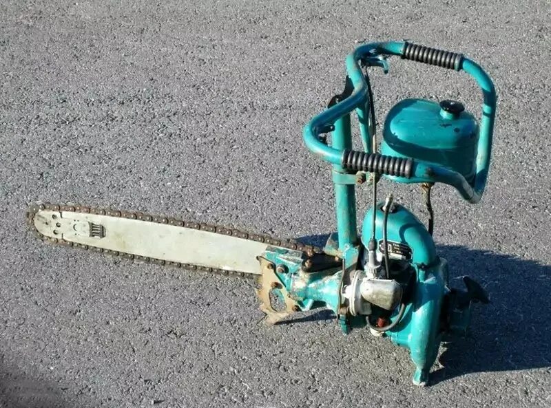 бензопила дружба. советская бензопила урал. пила дружба работе. бензопила урал 2 электрон. бензопилы дружба 4 урал.