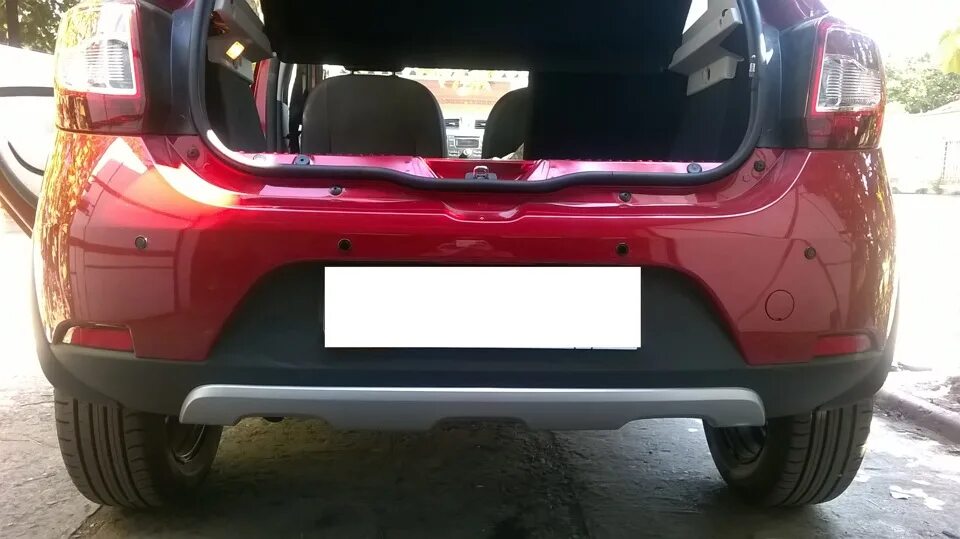 Парктроник на Рено Сандеро степвей 2. Sandero Stepway 2 парктроники задние. Renault Sandero Stepway 2013 парктроники. Парктроник Рено Сандеро степвей 1.