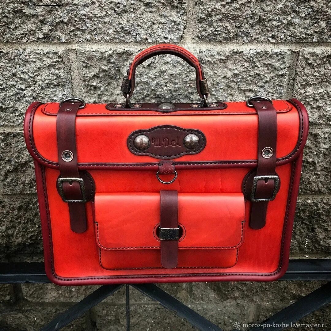 Портфиком. Портфель Питера pattern. Cambridge Satchel Company с моделью. Портфик.