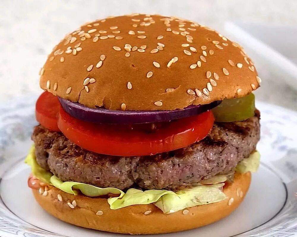 Гамбургер пошаговый рецепт. Бургер. Гамбургер домашний. Домашний гамбургер с котлетой. Бургер в домашних условиях.