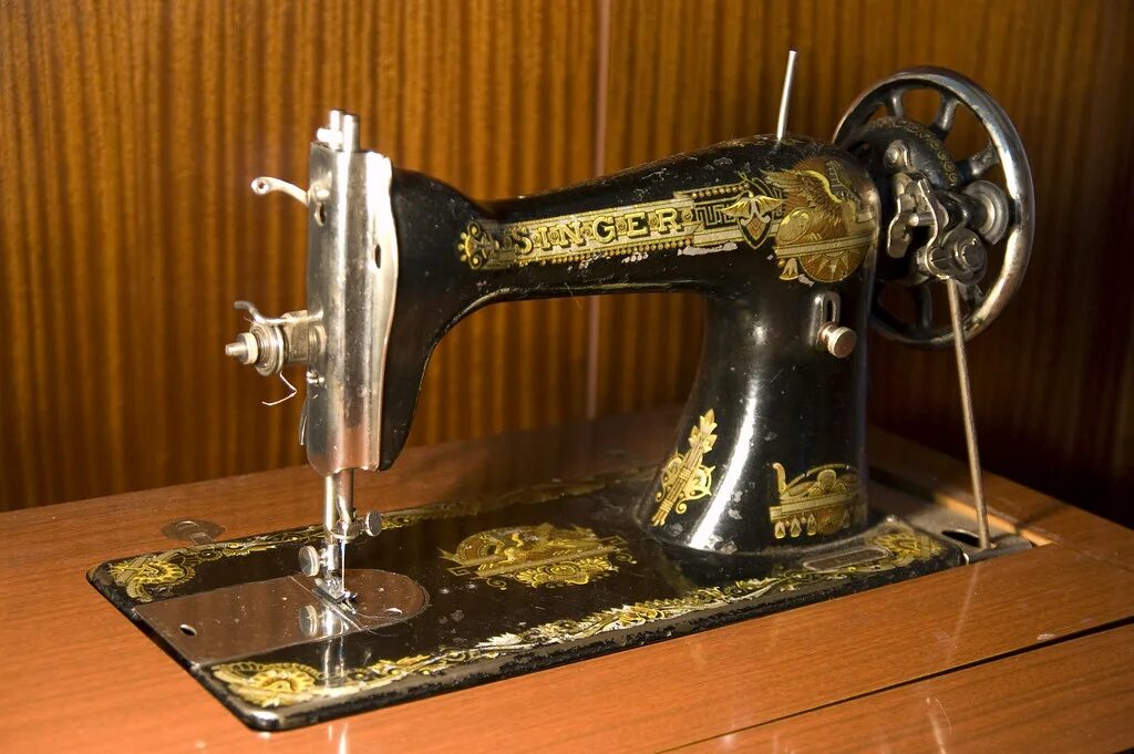 Швейная машинка 17. Швейная машинка Зингера 1841. Швейная машинка Чайка Зингер. Швейная машинка Зингер 1939.