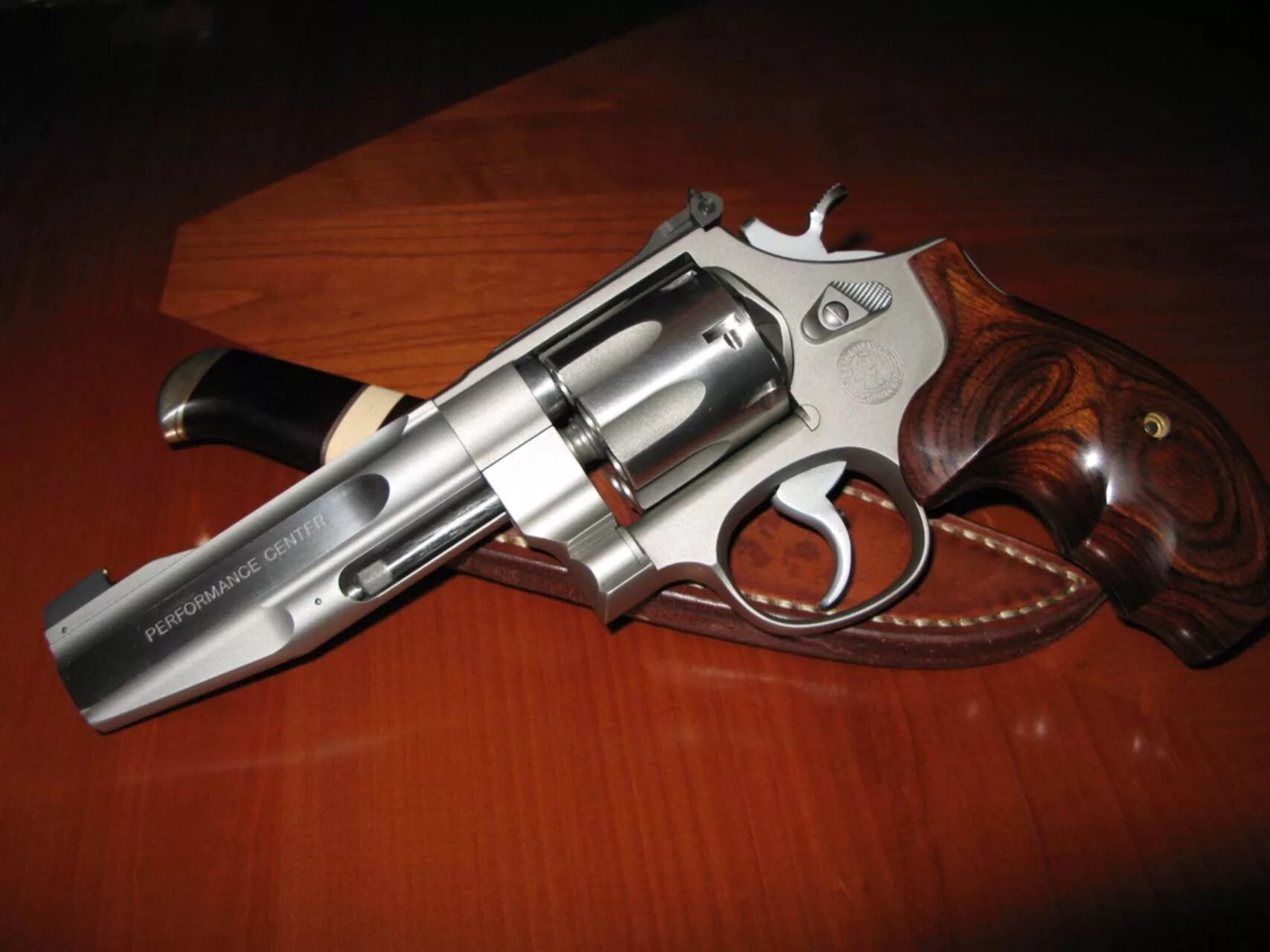 Новинки револьверов. Револьвер смит-вессон скофилд. New nambu model 60. Смит-вессон 38. Револьвер 38 special.