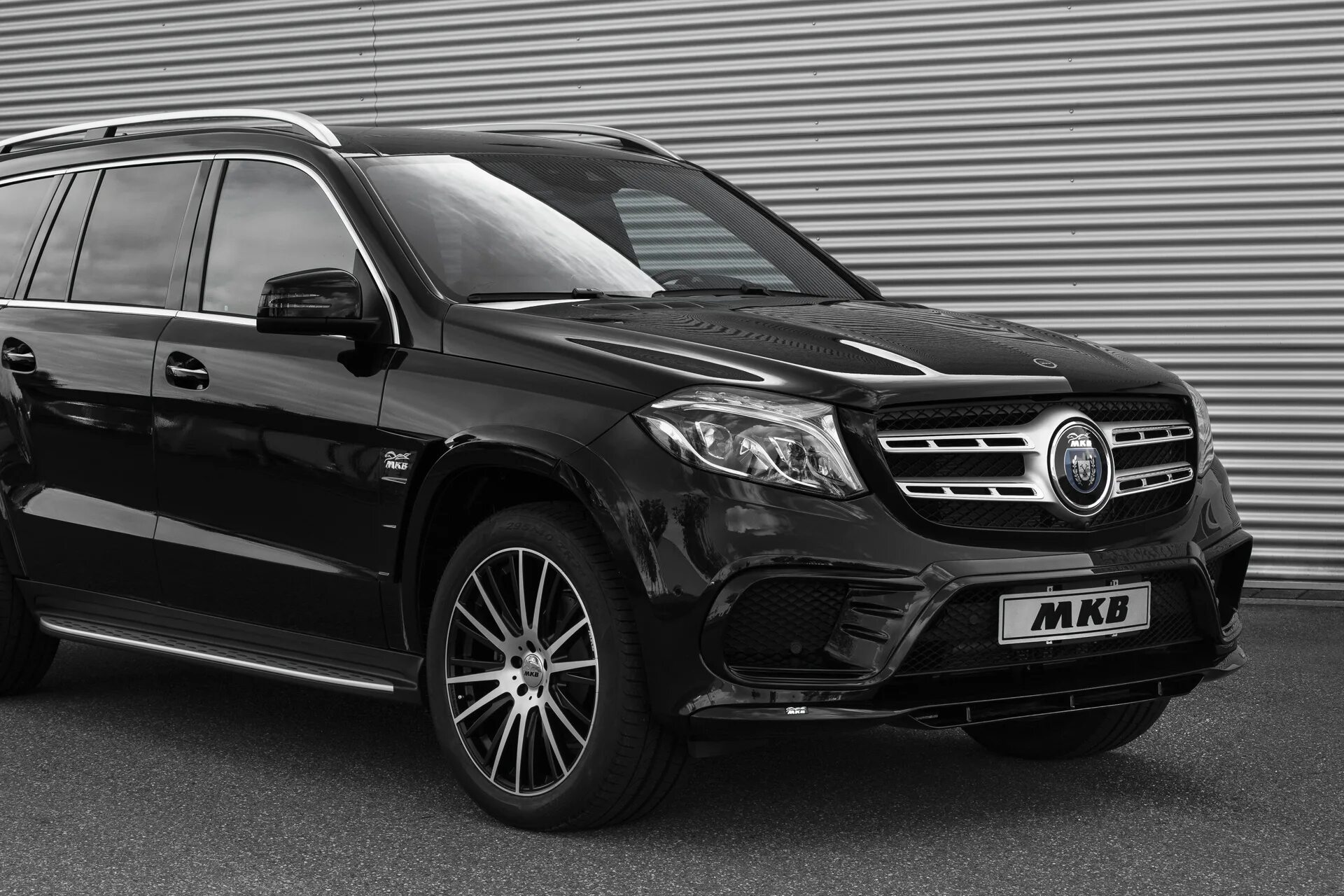 Купить мерседес матик. Mercedes-Benz GLS 400. GLS 400 4matic. Mercedes-Benz GLS 400 Блэк раша. Черный обсидиан Мерседес ГЛС.