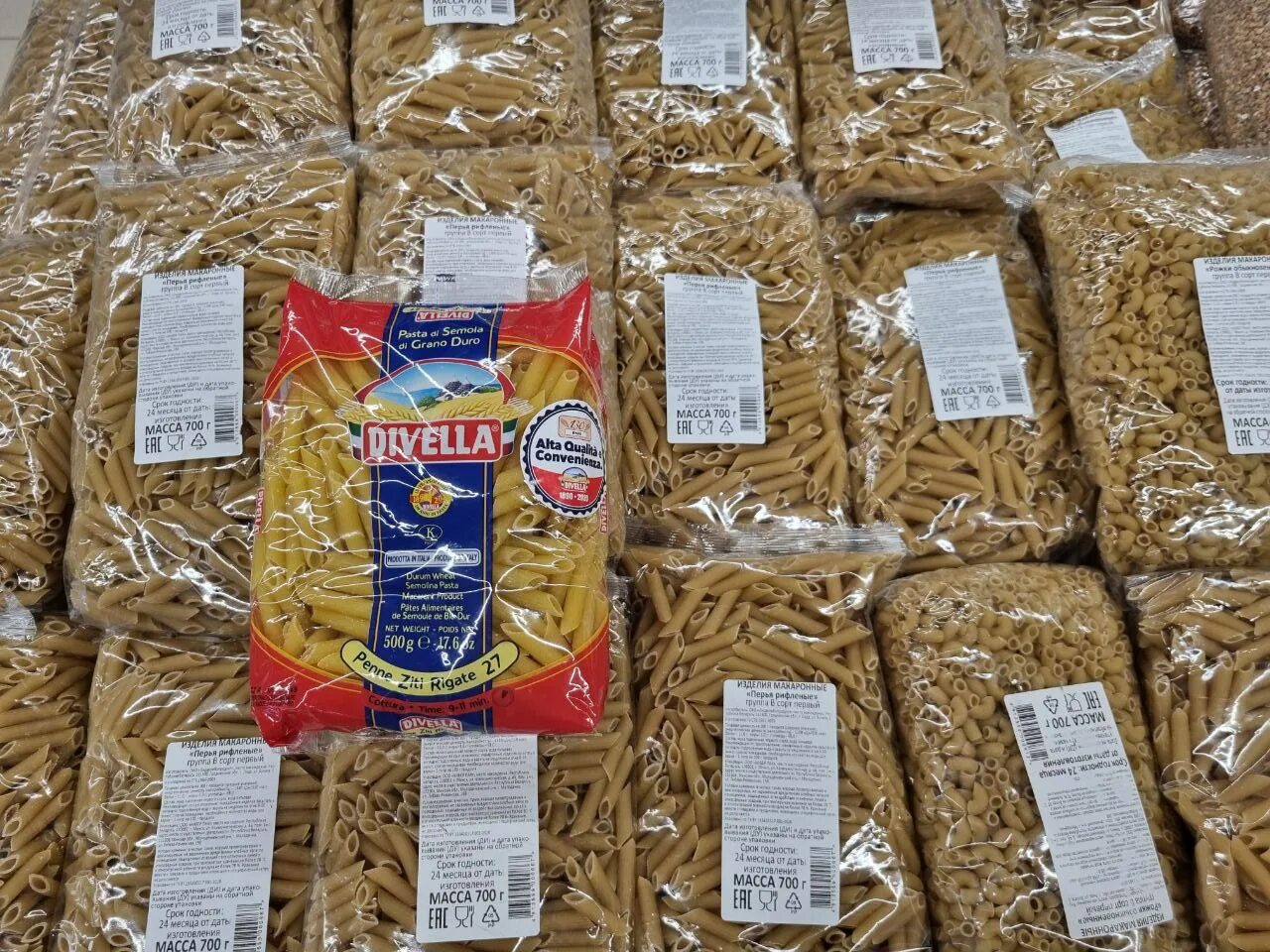 макароны в мешке. рожки экстра м. макароны недорогие. макароны дешевые. макароны как они выглядят они поджаренные или нет.