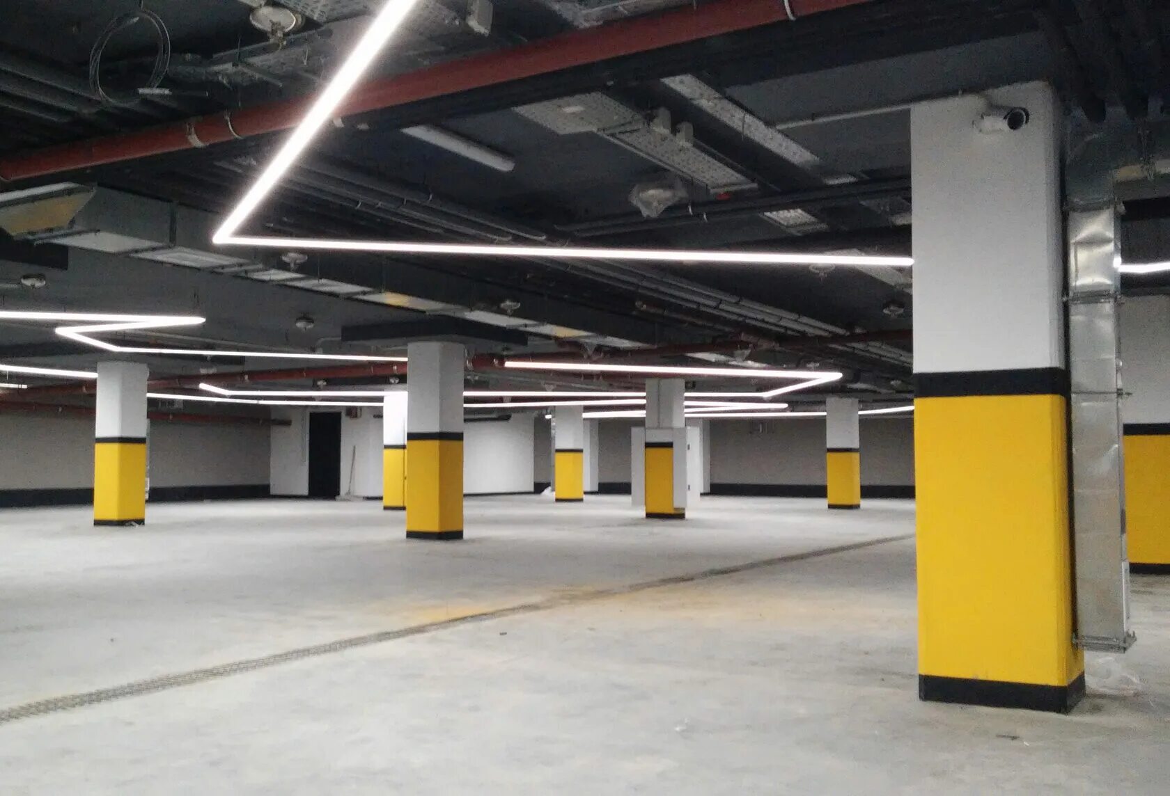 Паркинг помещение для хранения. План подземного паркинга скуратов. Подземная автопарковка. Многоуровневая подземная парковка. Интерьер подземного паркинга.